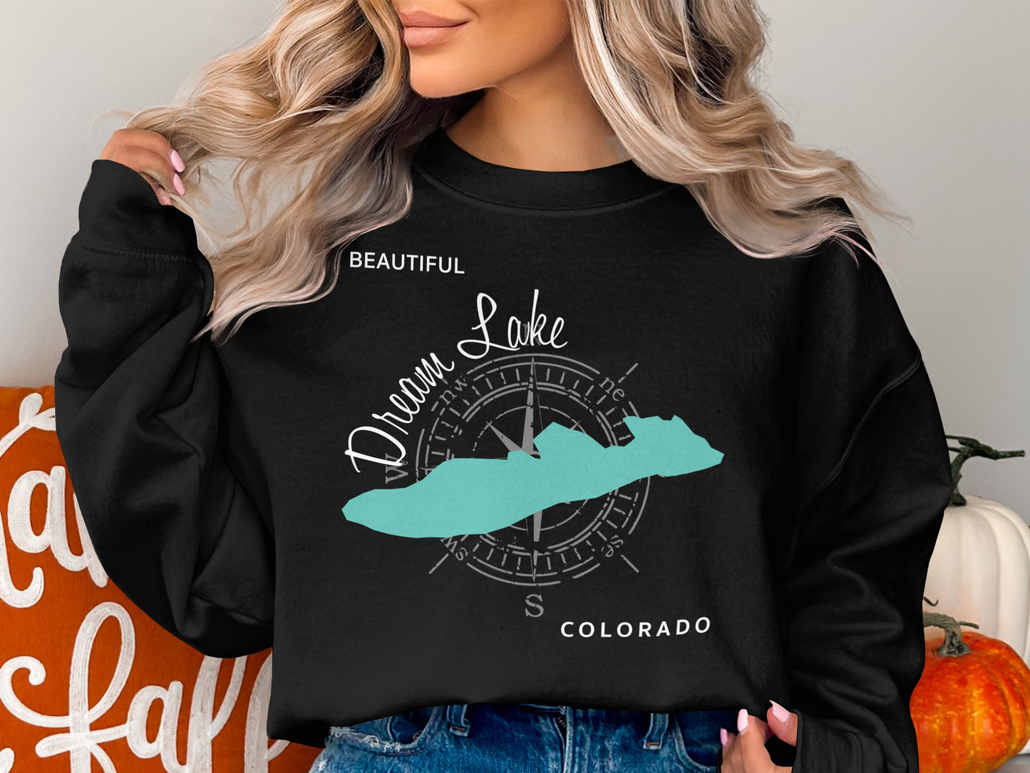 Black sweatshirt with "Dream Lake Colorado" map and compass graphic.