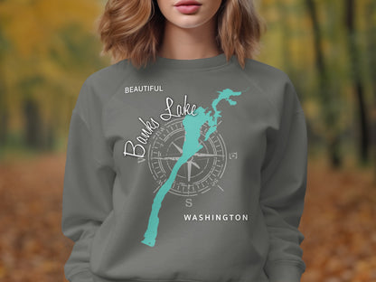 Gray sweatshirt with a teal compass and "Banks Lake WASHINGTON" design.